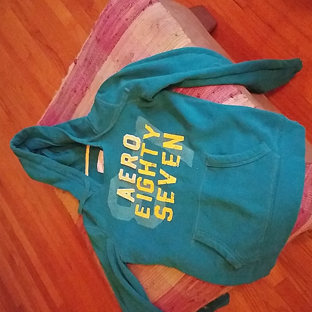 Aero Medium sized junior sweater